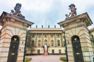 Fotografen in Berlin: Eingangstor zur Humboldt Universität