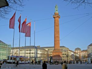 Luisenplatz Darmstadt - Ein belebter Treffpunkt im Herzen der Stadt, der Geschichte und Leben vereint.