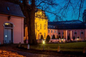Schloss Wickrath in Mönchengladbach - Ein zauberhaftes Schloss mit beeindruckender Architektur und umgebender Natur. Fotografen in Mönchengladbach