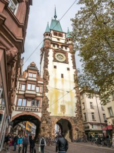 Das historische Schwabentor in Freiburg eignet sich perfekt für Fotoshootings in der Stadt