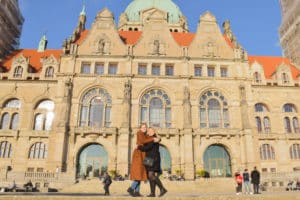 Fotografen in Hannover buchen für Fotos am neuen Rathaus mit der Familie, Freunden oder alleine