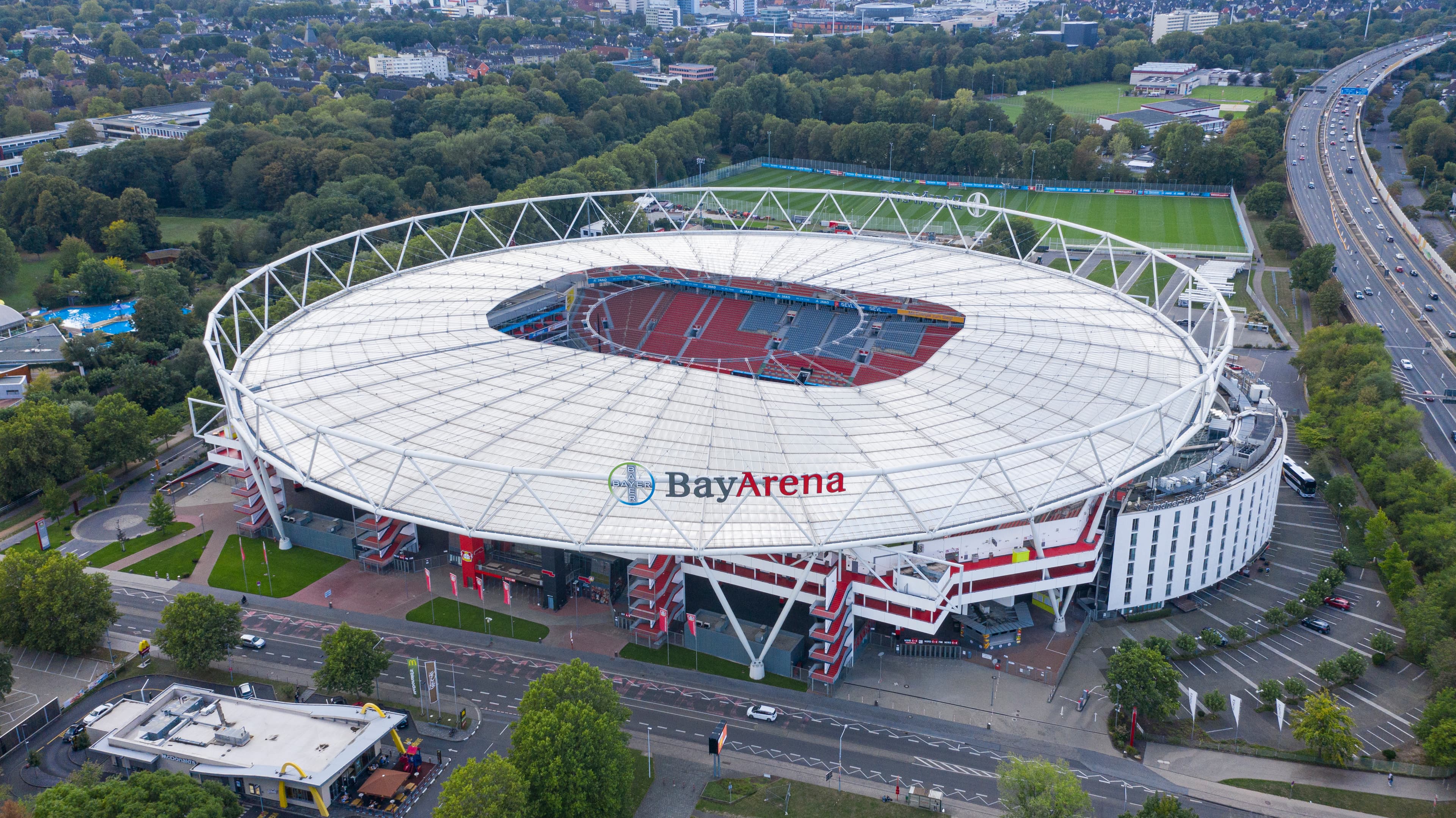 BayArena — Hochzeitsfotos in Leverkusen