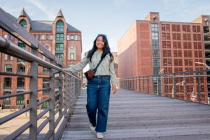 Fotoshooting in Hamburg buchen - Influencer madeinindo Tika, Fotografen in Hamburg