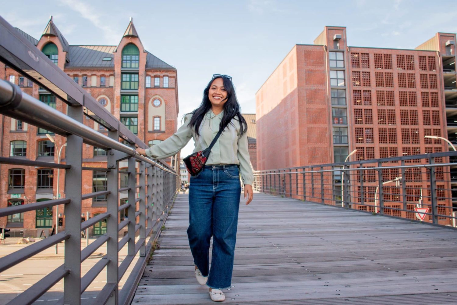 Fotoshooting in Hamburg buchen - Influencer madeinindo Tika, Fotografen in Hamburg