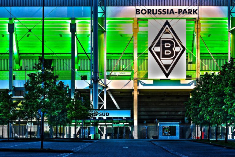 Borussia-Park Mönchengladbach - Ein modernes Stadion, in dem Fußballleidenschaft und Emotionen aufblühen. Fotografen in Mönchengladbach