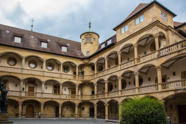 Stuttgarter Altes Schloss - Historischer Charme mitten im Herzen der Stadt.