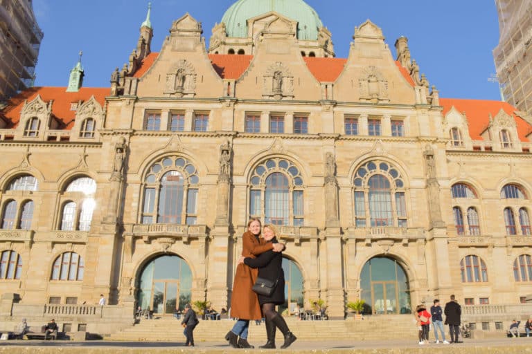 Fotografen in Hannover buchen für Fotos am neuen Rathaus mit der Familie, Freunden oder alleine