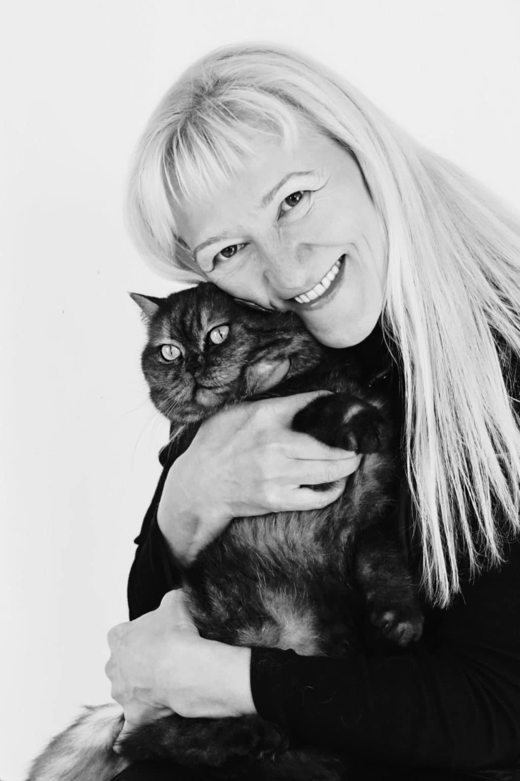 Frau mit geliebter Katze im Fotostudio Quakenbrück: Tierfotografie