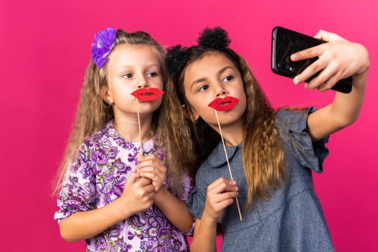 Fotoshootings mit Kindern: Entdecke Tipps für gelungene Fotoshootings mit Kindern und wie LET IT CLICK dabei hilft, besondere Momente festzuhalten.
