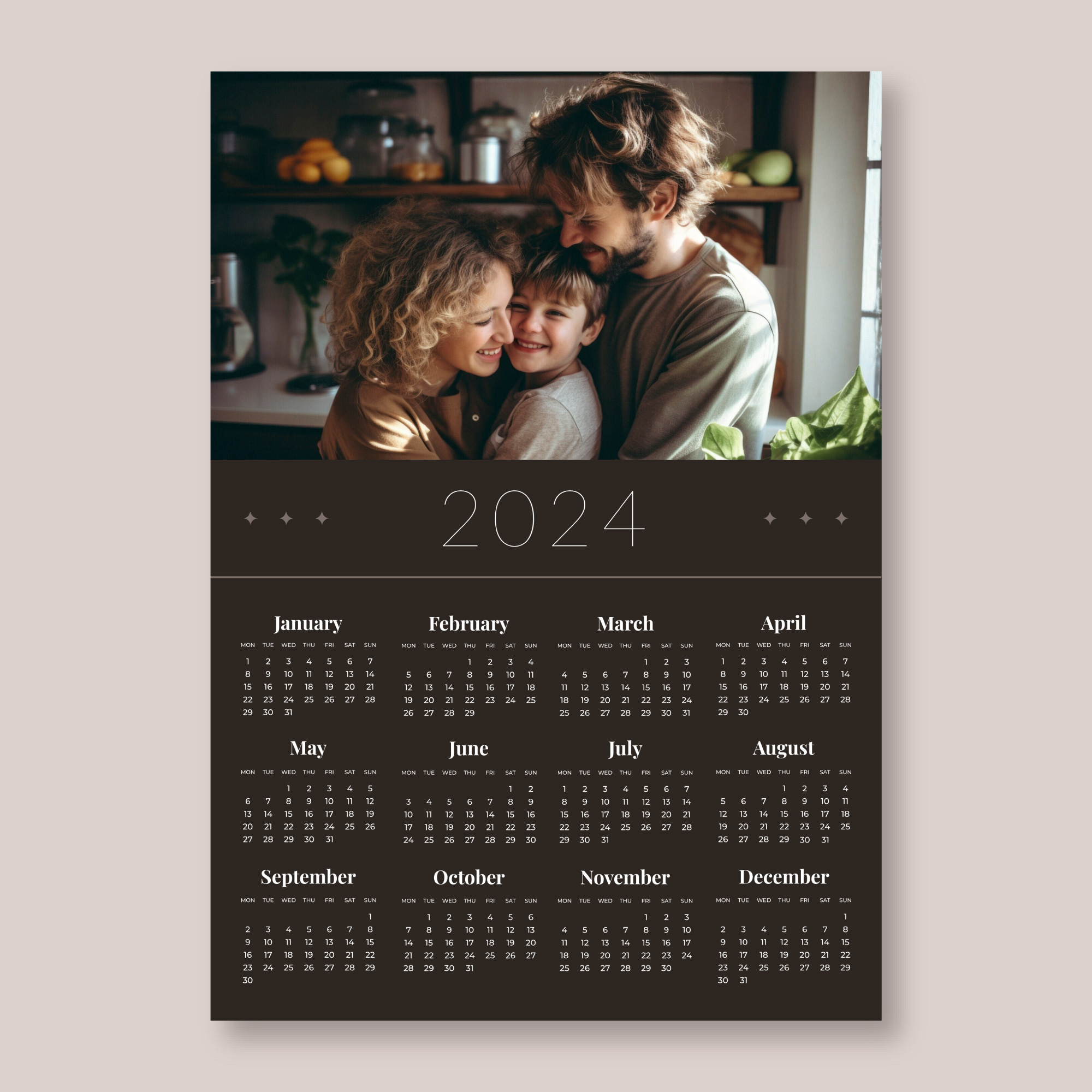 Ein liebevoll gestalteter Fotokalender 2024 mit einem Familienfoto. Perfekt, um persönliche Erinnerungen das ganze Jahr über in den Alltag zu integrieren.